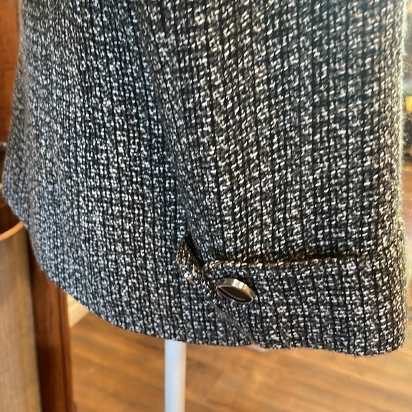 JM Collection sz 8 vintage 4 buttoned lined jacket with pockets and cuffs. - Picture 3 of 11